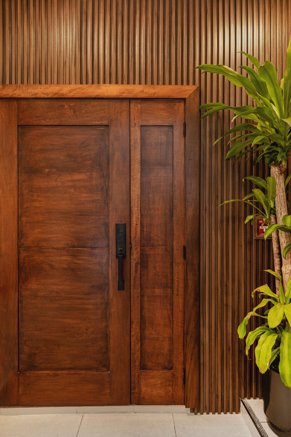Classic Style Walnut Wood Panels – Decofigura USA