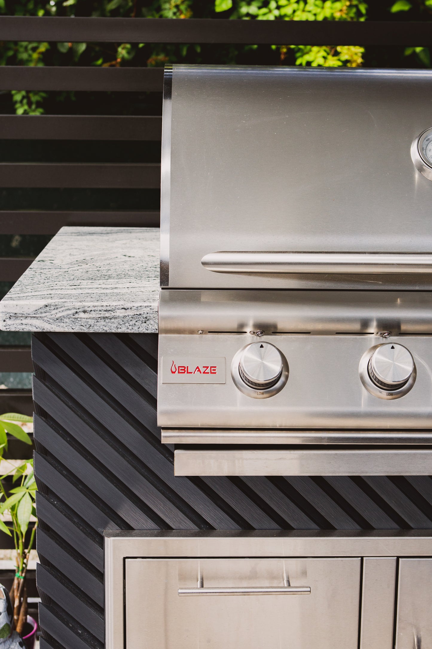 Exterior Prestige Grand Grid Cladding Charcoal 1x8