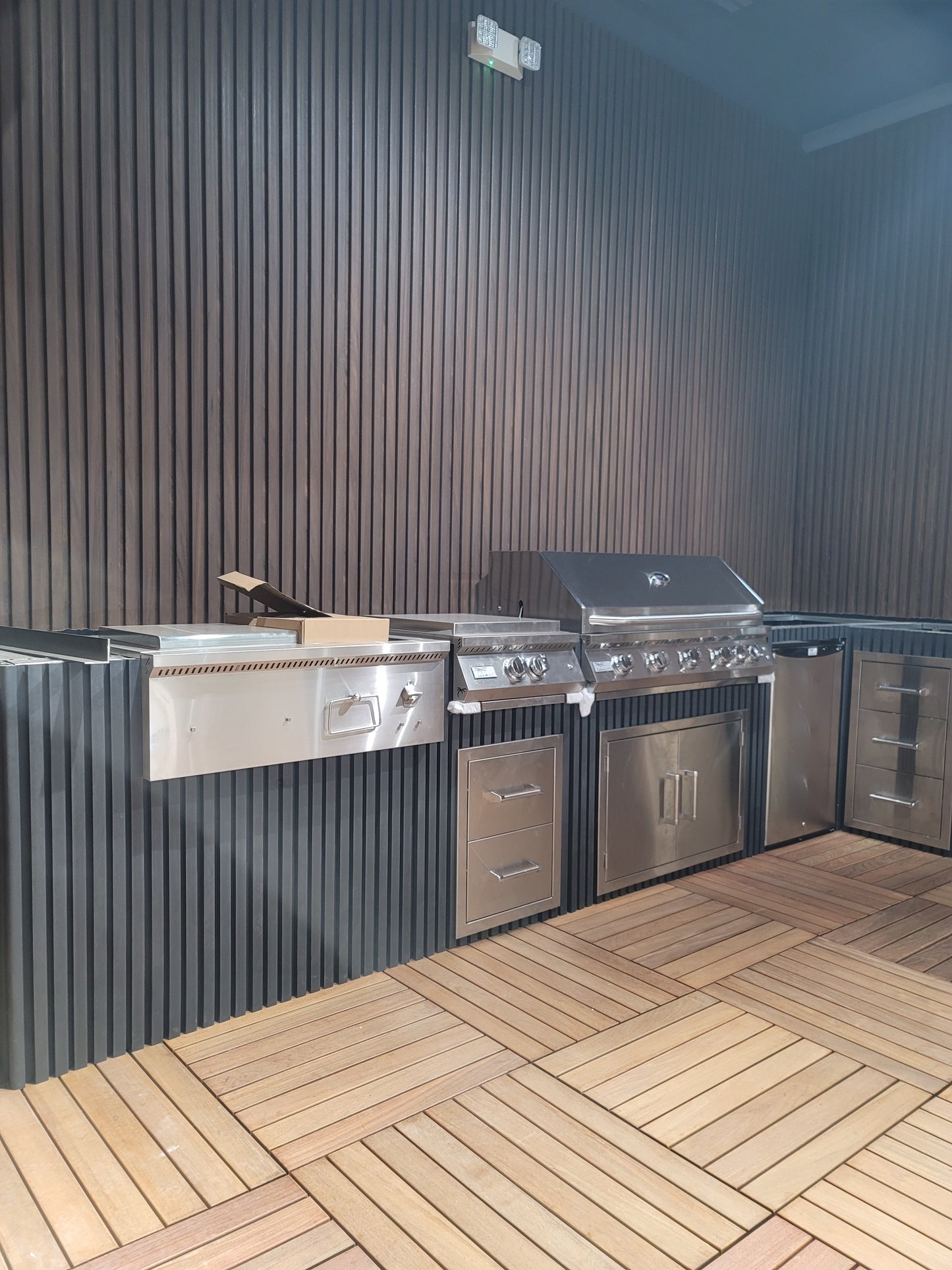 Exterior Prestige Grand Grid Cladding Charcoal 1x8