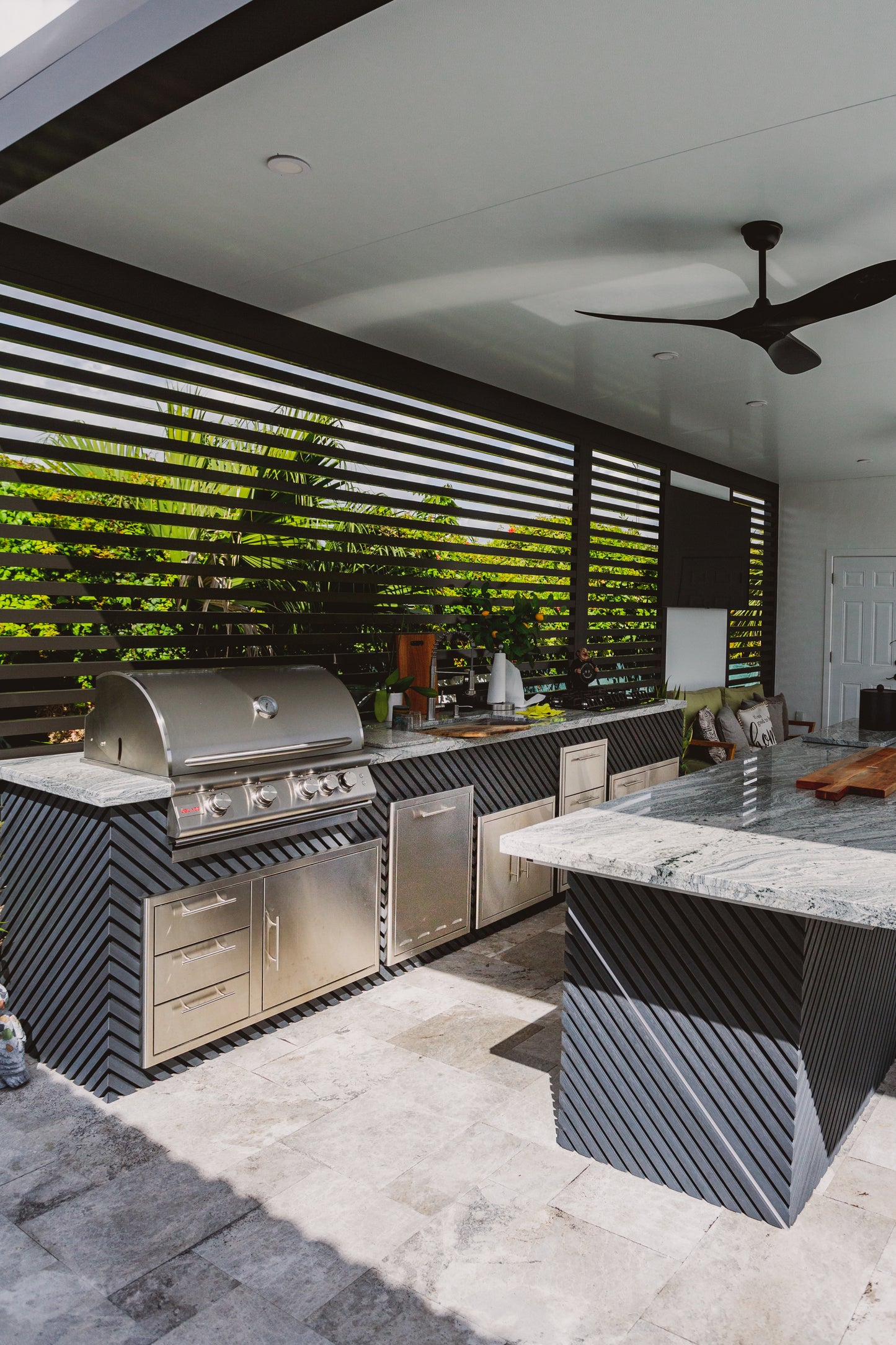 Exterior Prestige Grand Grid Cladding Charcoal 1x8