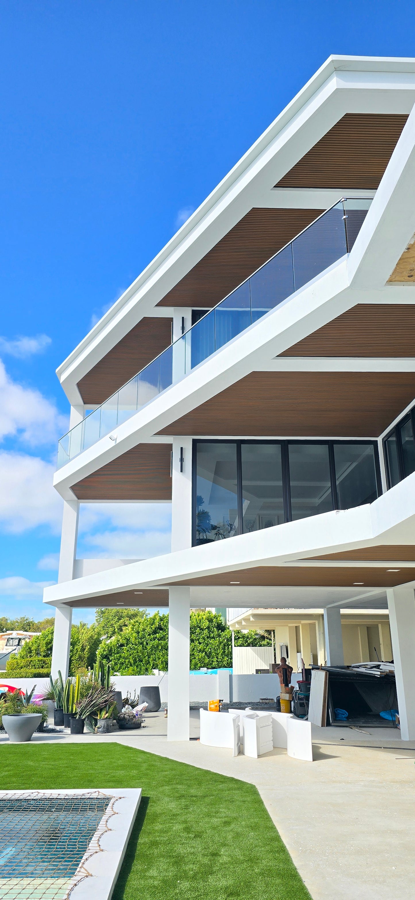 Exterior Prestige Grand Grid Cladding Teak 1x8